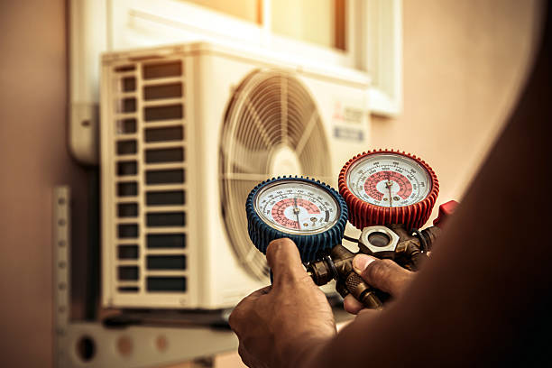 Professional Hvac technician working in Castle Hayne, NC